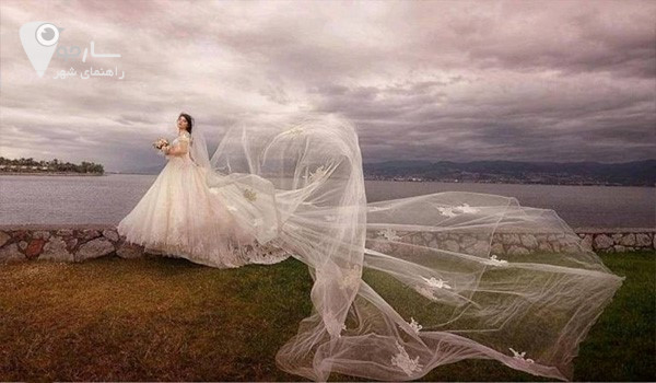 لباس عروس فقط یکبار آن هم در شبی خاص و رویایی پوشیده می شود.